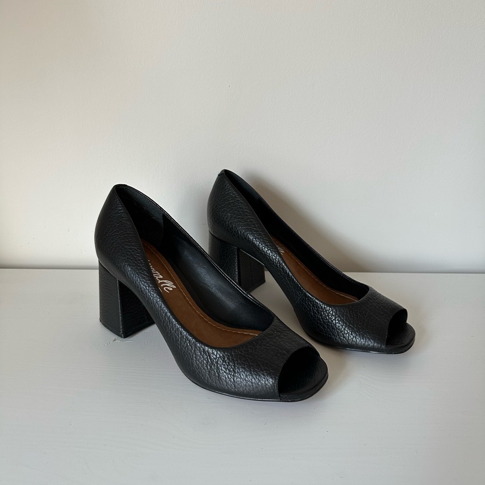 L’INTERVALLE BLACK OPEN TOES SQUARE HEELS